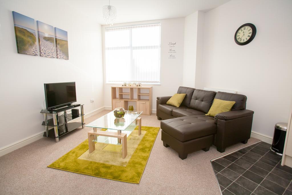 Comfortable Swindon Town Centre Apartments, Free Parking, Sleeps Up To 6 Room photo