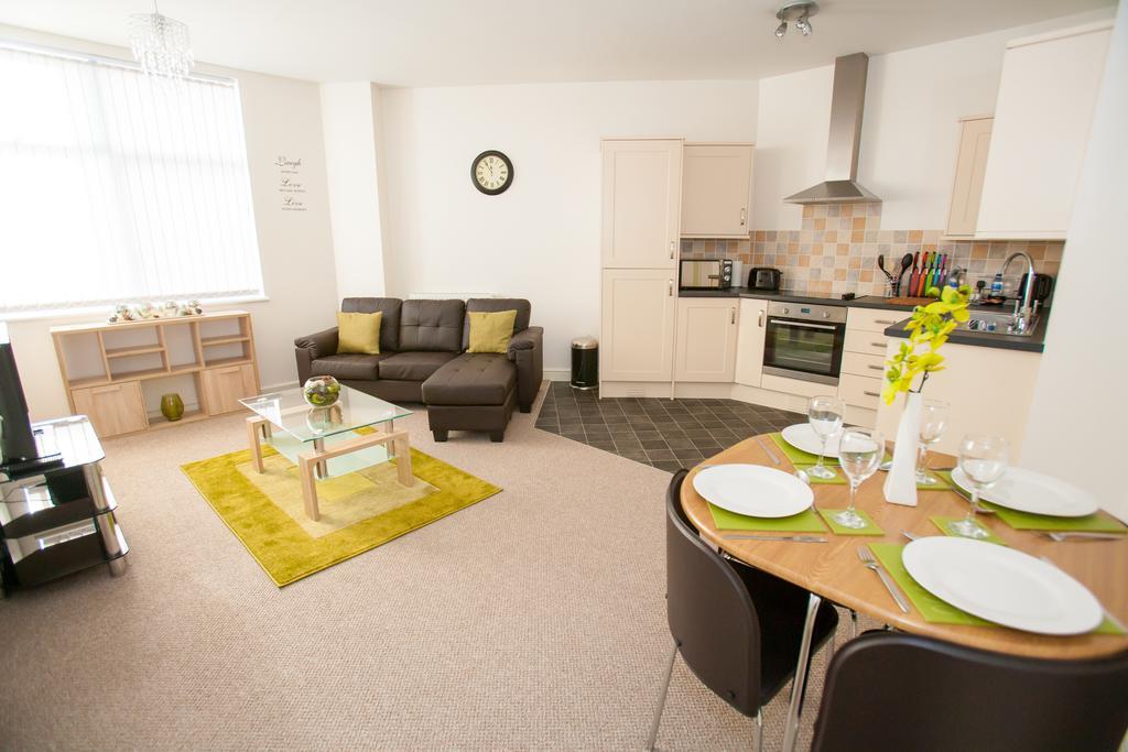 Comfortable Swindon Town Centre Apartments, Free Parking, Sleeps Up To 6 Room photo